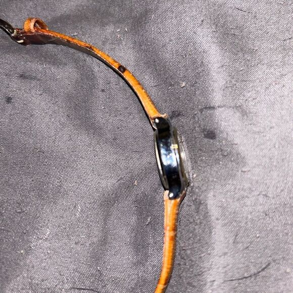 Vintage timex slim leather band watch - Picture 2 of 5